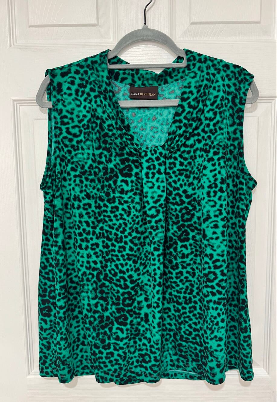 Dana Buchman Green Cheetah Sleeveless V Neck Top XL Beautiful!